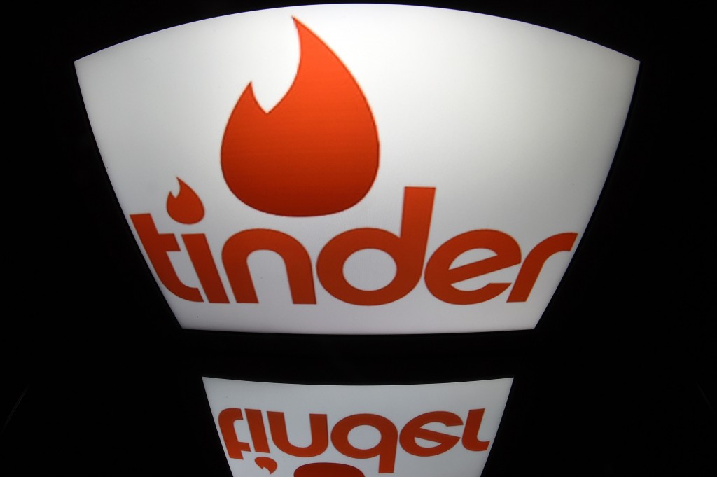 La storia del "right swipe" di Tinder - Rivista Studio