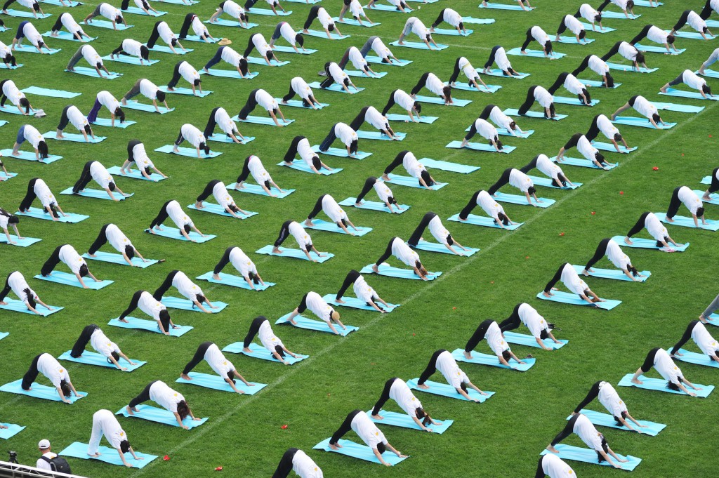 Chinese Mark The First International Day Of Yoga