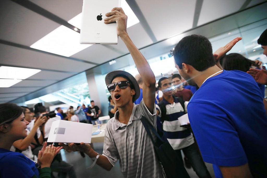 First Apple Store In South America Opens In Rio de Janeiro