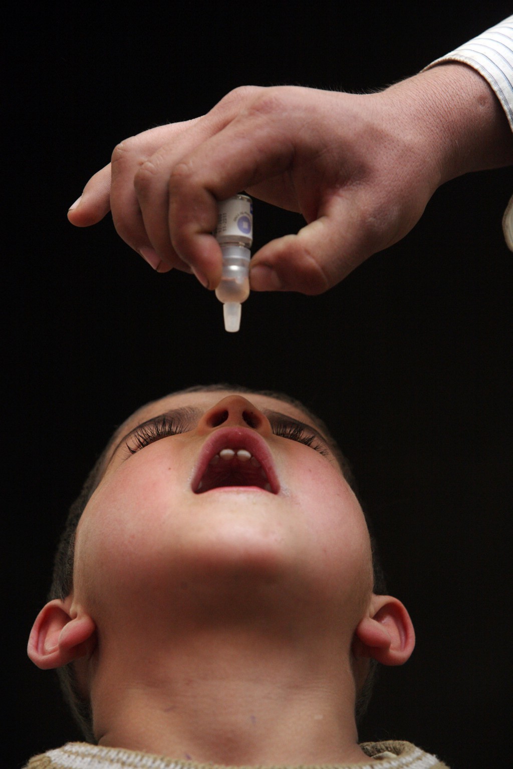 Afghan Health Workers Give Polio Vaccine