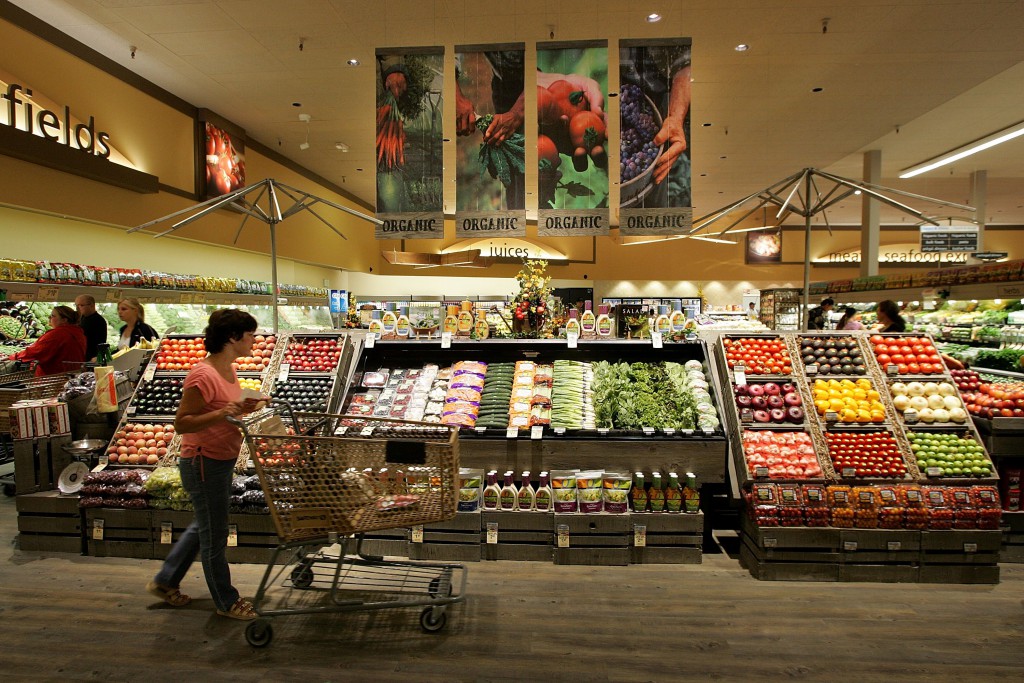 New Safeway Opens With Focus On Organic Goods