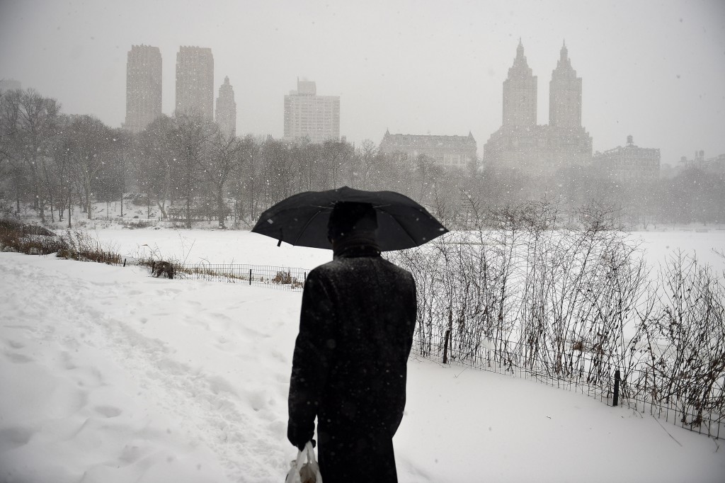 Huge Snow Storm Slams Into Mid Atlantic States