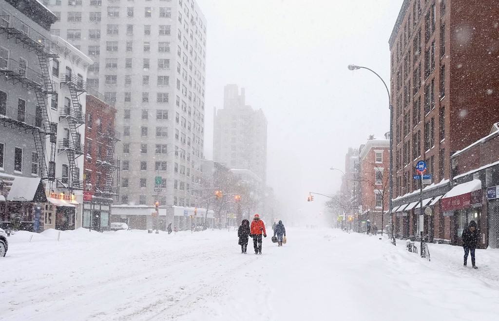 Huge Snow Storm Slams Into Mid Atlantic States