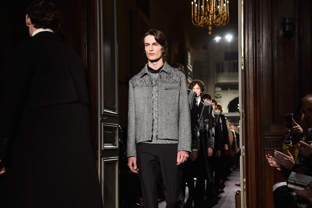 Valentino : Runway - Paris Fashion Week - Menswear F/W 2016-2017