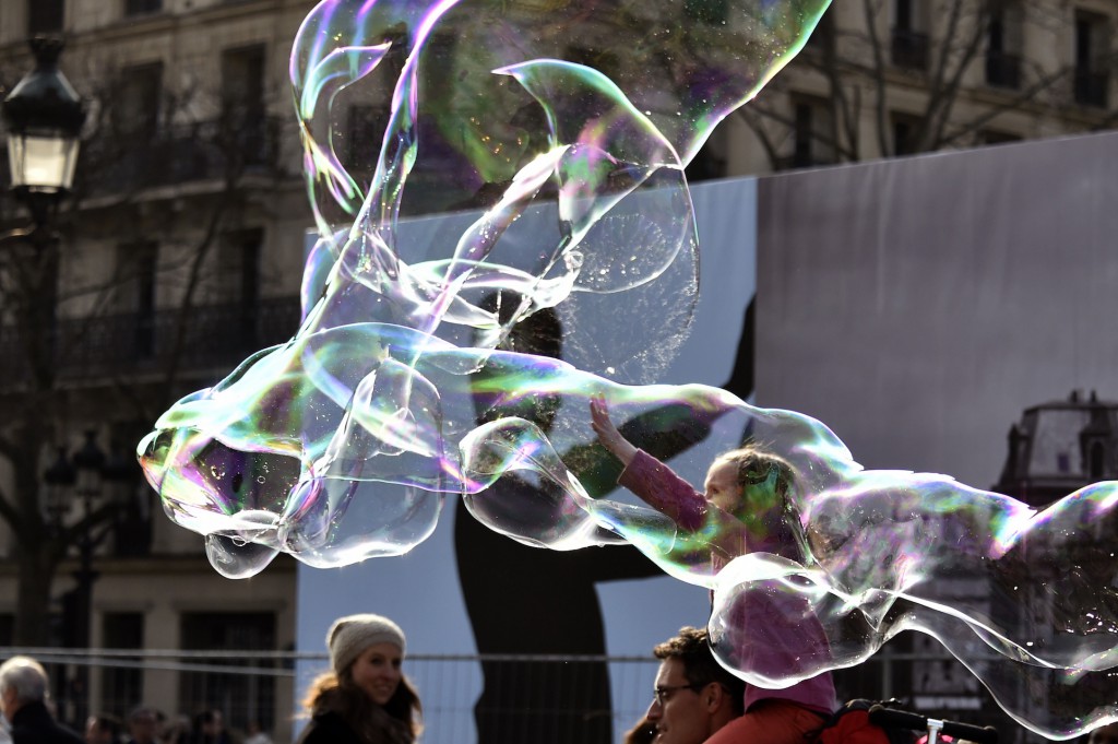 FRANCE-BUBBLE-SOAP-LEISURE