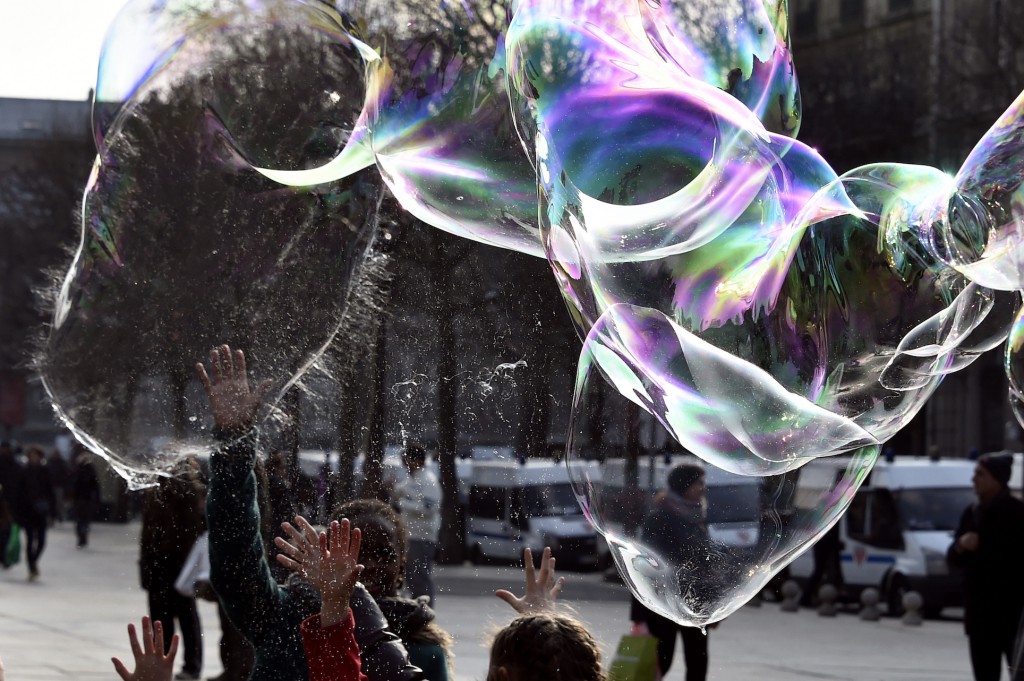 FRANCE-SOAP-BUBBLE-LEISURE