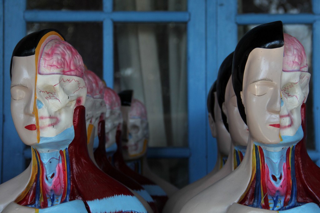 Indonesian Craftsman Makes Anatomical Mannequins For Medical Use