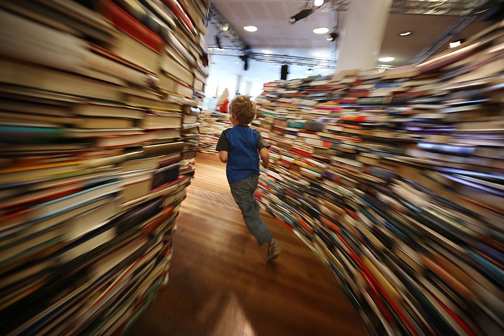 Brazilian Artists Create Labyrinth Using 250,000 Books