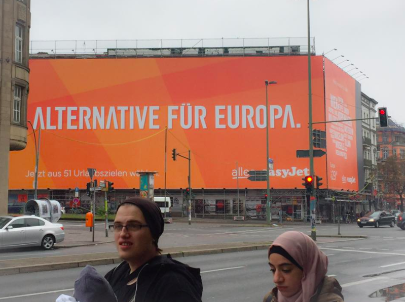 EasyJet sta trollando Alternative für Deutschland